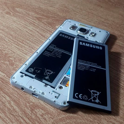 تعویض باتری موبایل