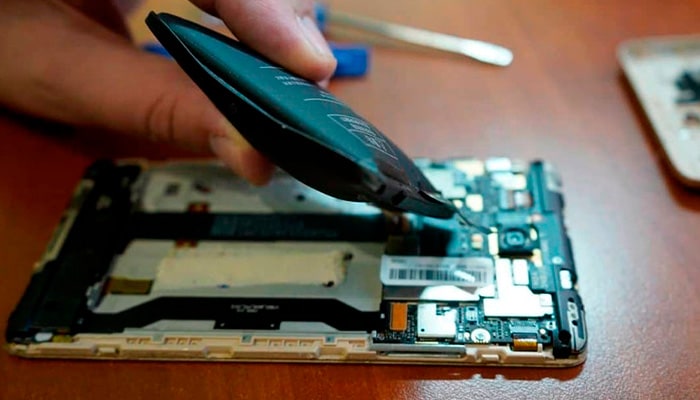 تعویض باتری موبایل